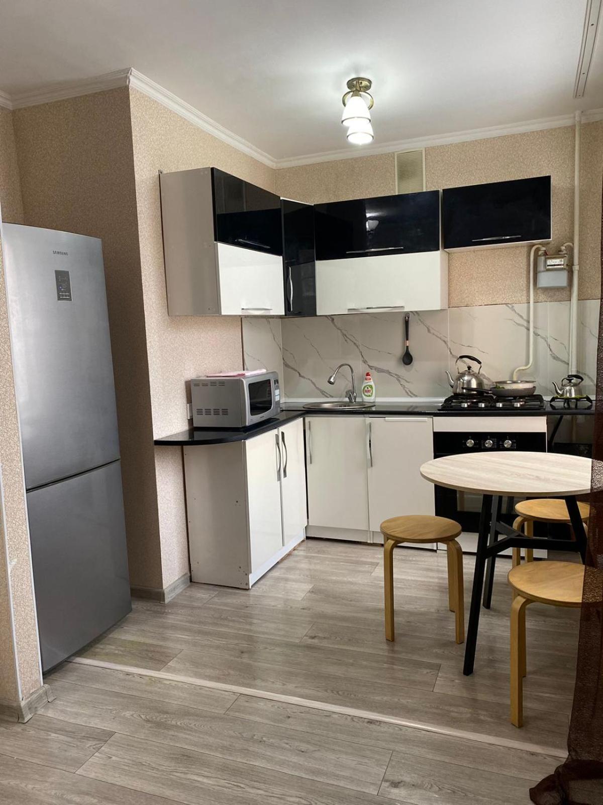 2кмн по проспекту республики 8 *