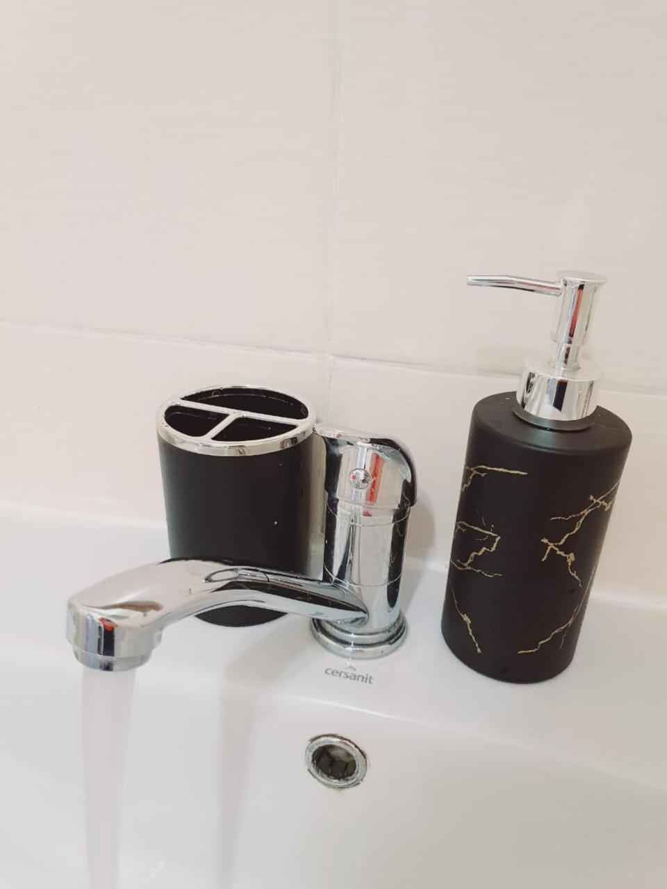 Apartment 2кмн по проспекту республики 8 *