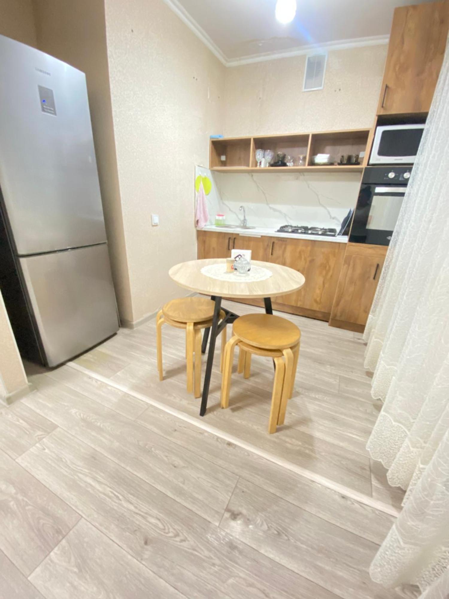 2кмн по проспекту республики 8 Apartment *